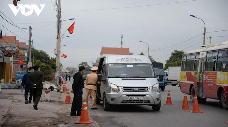 Quang Ninh suspends public transport after community case detected